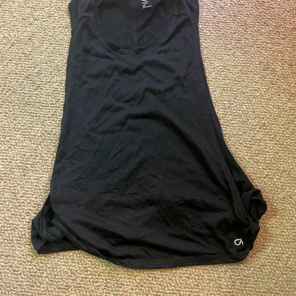 GAP fit dry work out shirt with large arm holes